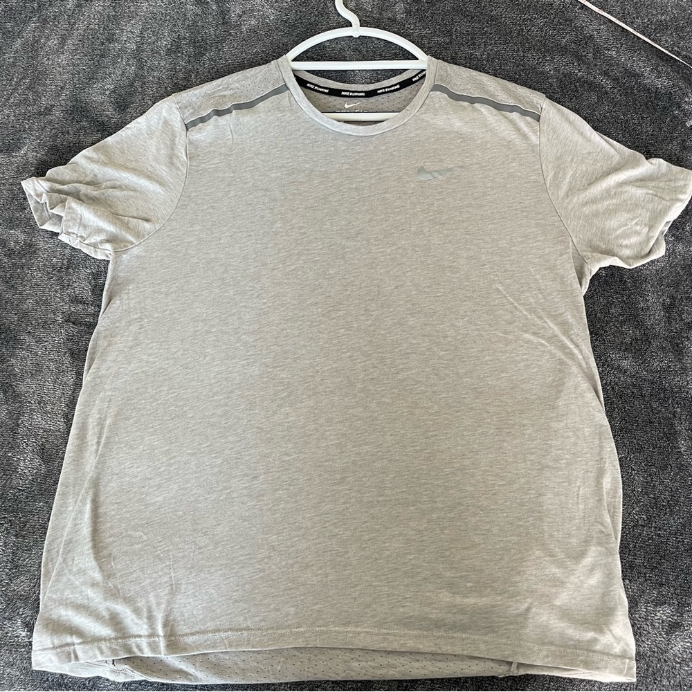 Men’s Workout Training Top With Reflective - Picture 6 of 6